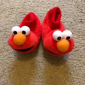 Toddler Sesame Street Elmo Slippers . Size 5-6